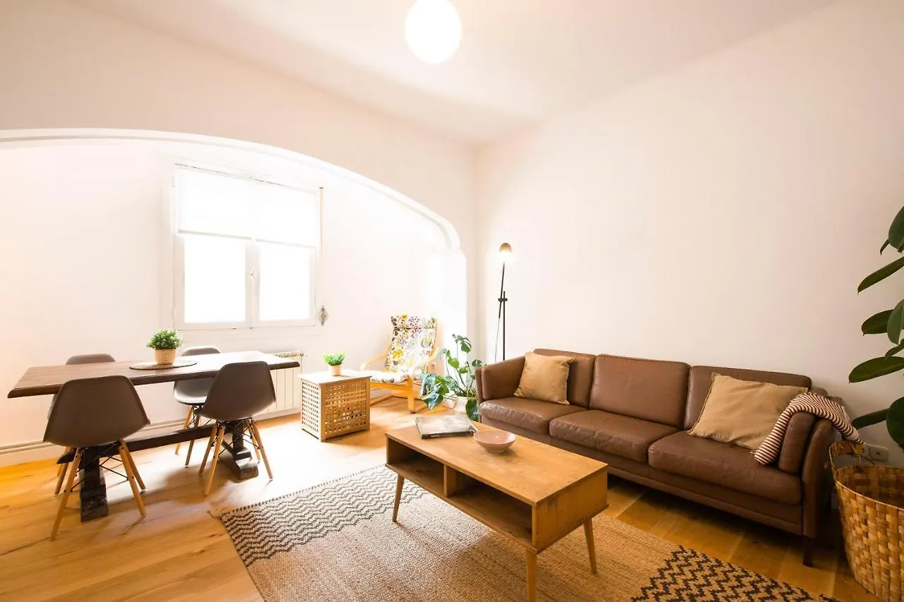 Casa Playa Zurriola-Aviso-Obras En La Fachada Del Patio Hasta Mayo O Junio-No Ha Habido Quejas Por El Ruido-Precio Bajo- House Playa Zurriola-Warning-Works On The Facade Of The Patio Until May Or June-There Have Been No Noise Complaints- Low Price location