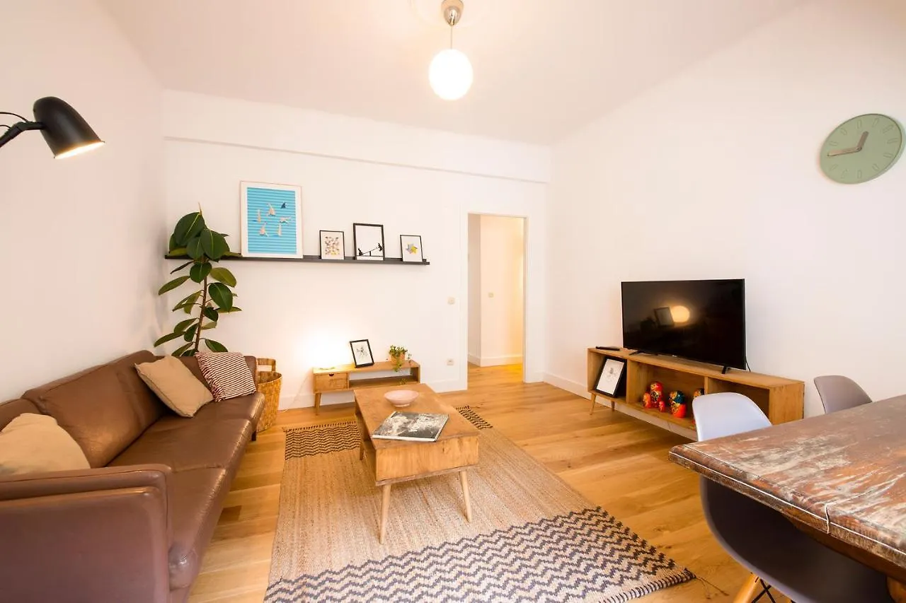 Apartment Casa Playa Zurriola-Aviso-Obras En La Fachada Del Patio Hasta Mayo O Junio-No Ha Habido Quejas Por El Ruido-Precio Bajo- House Playa Zurriola-Warning-Works On The Facade Of The Patio Until May Or June-There Have Been No Noise Complaints- Low Price San Sebastian Spain