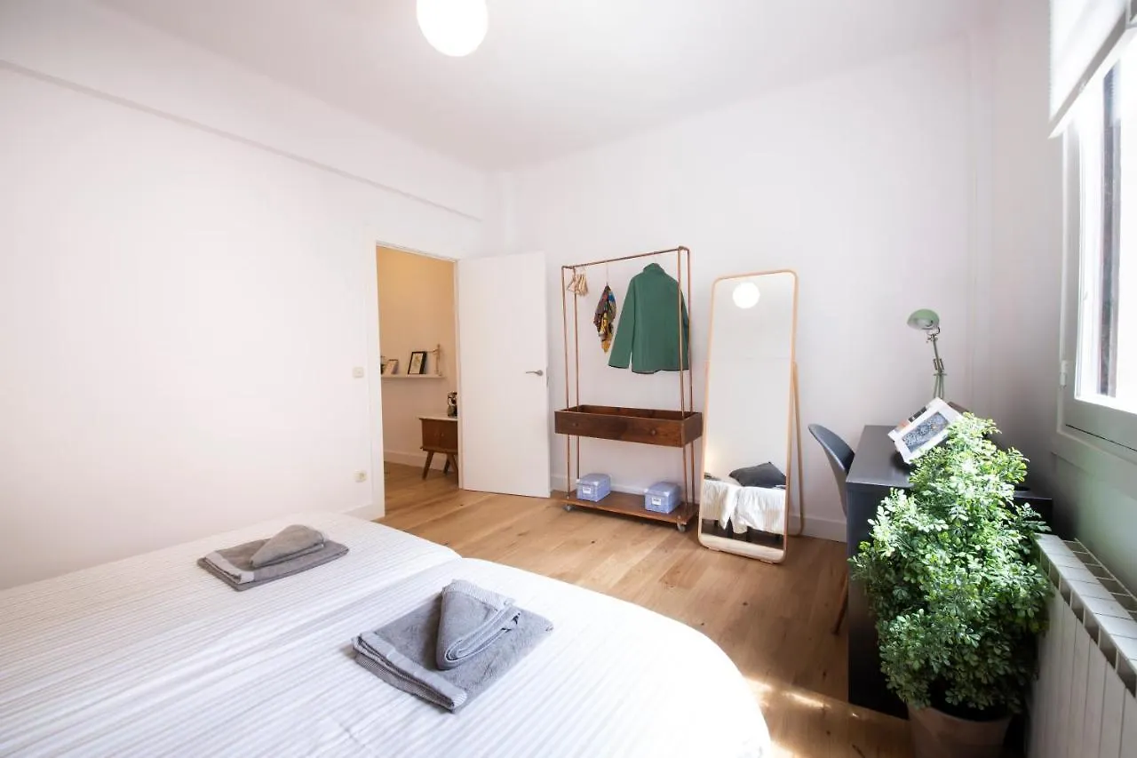 Apartment Casa Playa Zurriola-Aviso-Obras En La Fachada Del Patio Hasta Mayo O Junio-No Ha Habido Quejas Por El Ruido-Precio Bajo- House Playa Zurriola-Warning-Works On The Facade Of The Patio Until May Or June-There Have Been No Noise Complaints- Low Price San Sebastian