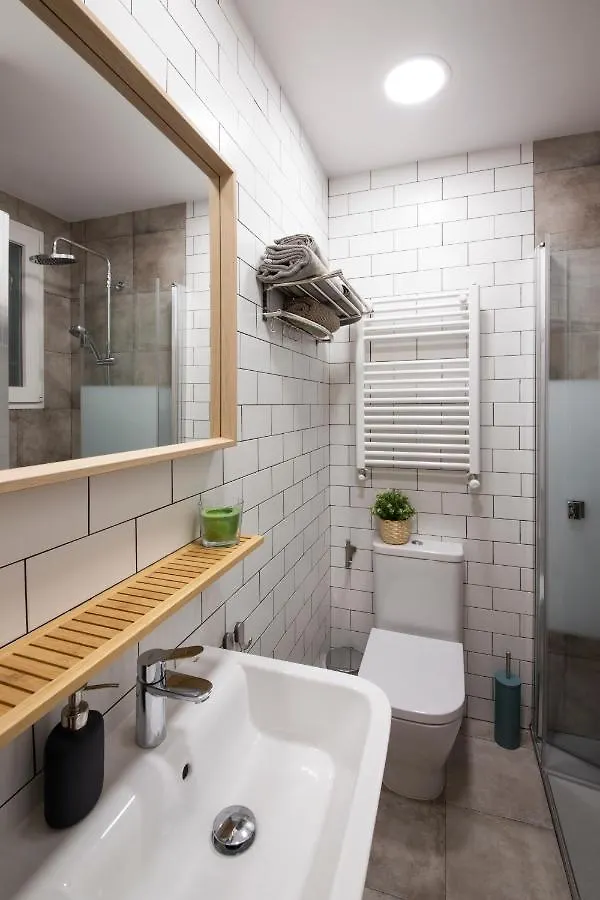 Casa Playa Zurriola-Aviso-Obras En La Fachada Del Patio Hasta Mayo O Junio-No Ha Habido Quejas Por El Ruido-Precio Bajo- House Playa Zurriola-Warning-Works On The Facade Of The Patio Until May Or June-There Have Been No Noise Complaints- Low Price 산세바스티안 스페인
